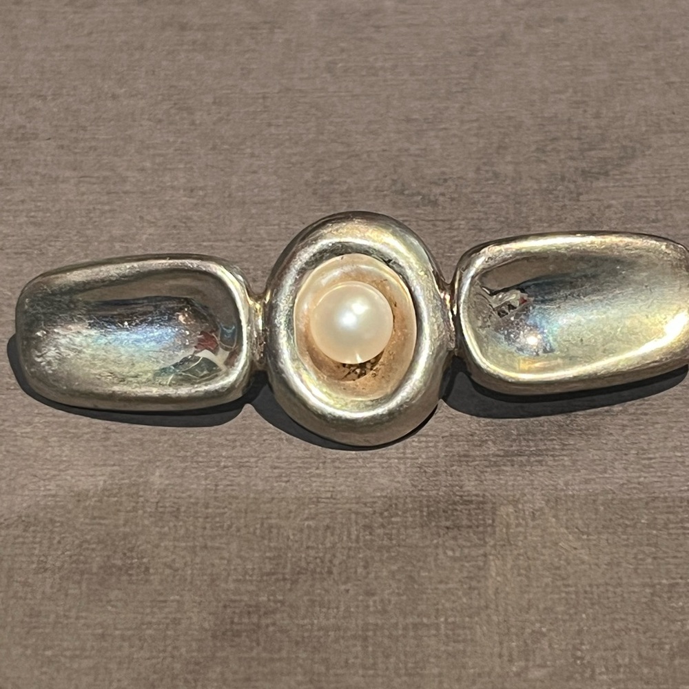 VINTAGE ROBERT LEE SOLID STERLING PIN, with pearl, signed